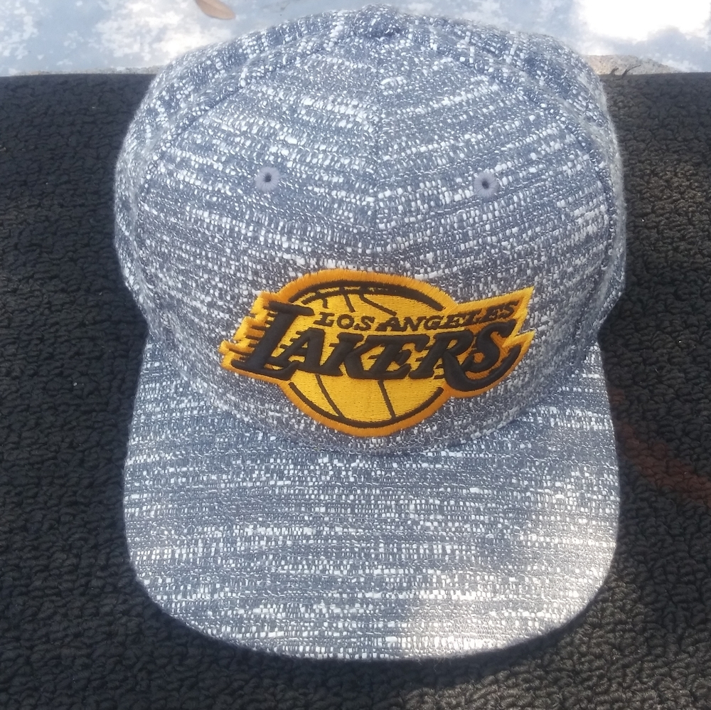 NWOT. Los Angeles Lakers snap back hat